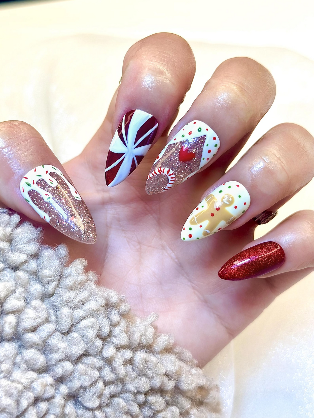 Wonderland Christmas Press On Nails | Santa Claus Christmas Nail Art | Candy Cane & Tree Nails | Cute Winter Nail Set | OB219EK