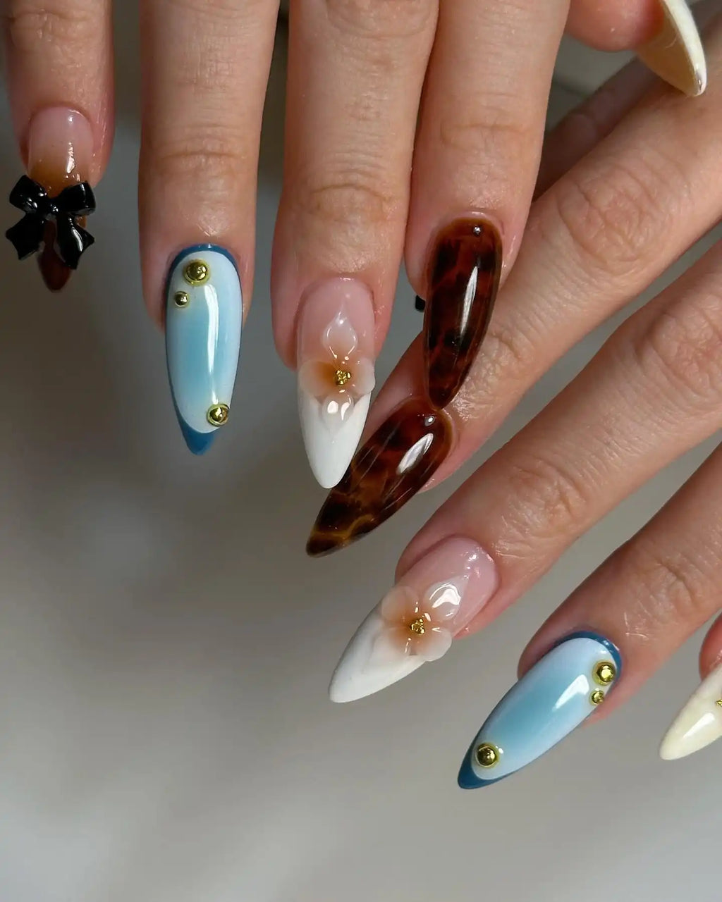 Handmade Aura Ribbon Knot with Flowers and Gold Press on Nails Z73
