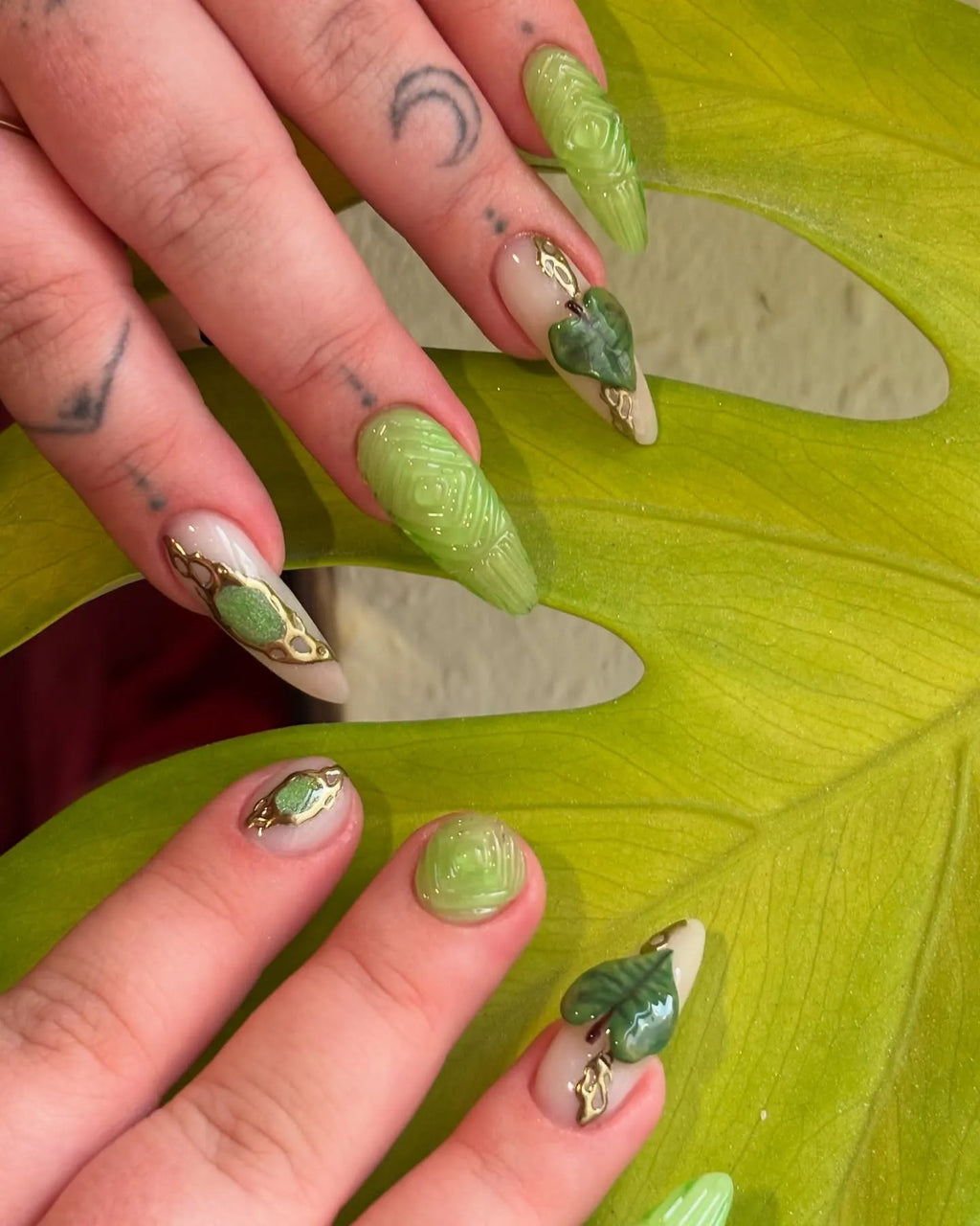Handmade Botanical Green Leaf 3D Gold Chrome Artistic Press on Nails O73