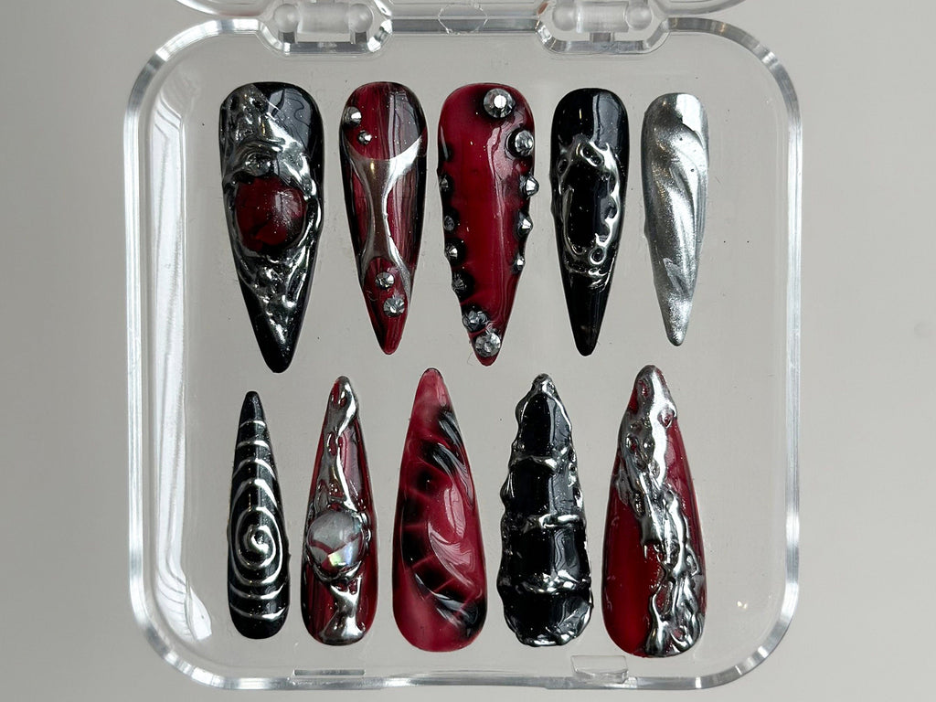 Silver Crystal Chrome Stiletto Nails | OC88T